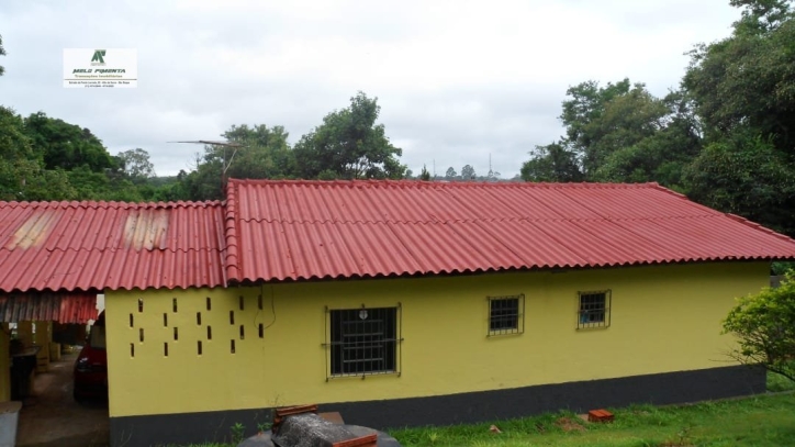 Fazenda à venda com 3 quartos, 1400m² - Foto 1