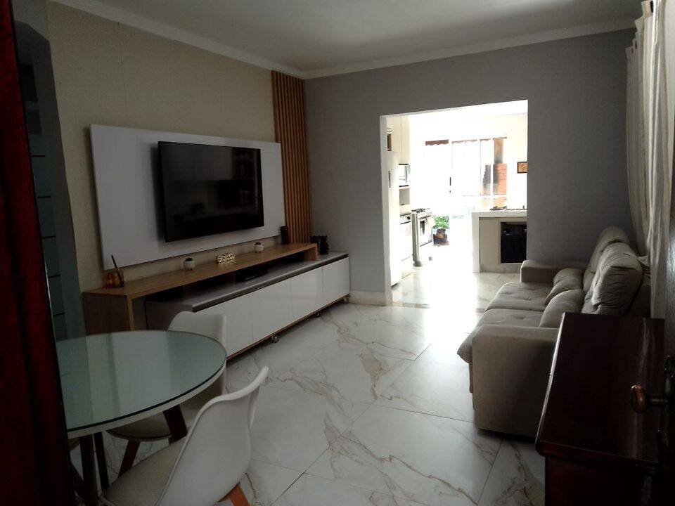 Casa à venda com 5 quartos, 249m² - Foto 2