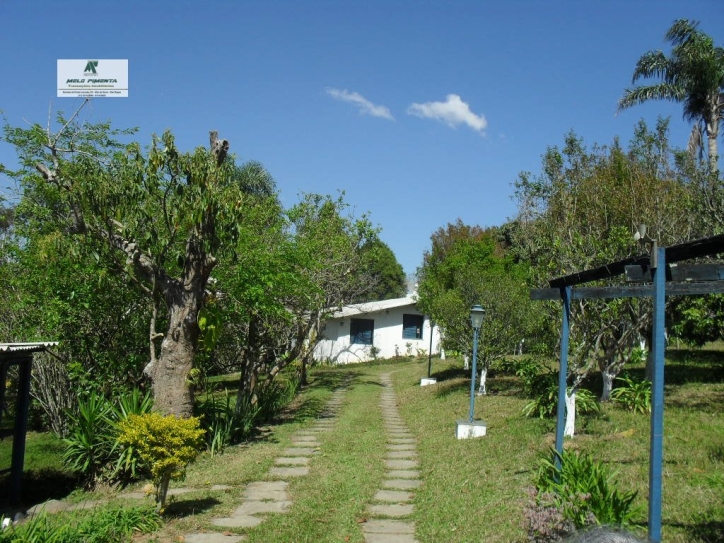 Fazenda à venda com 3 quartos, 300m² - Foto 1