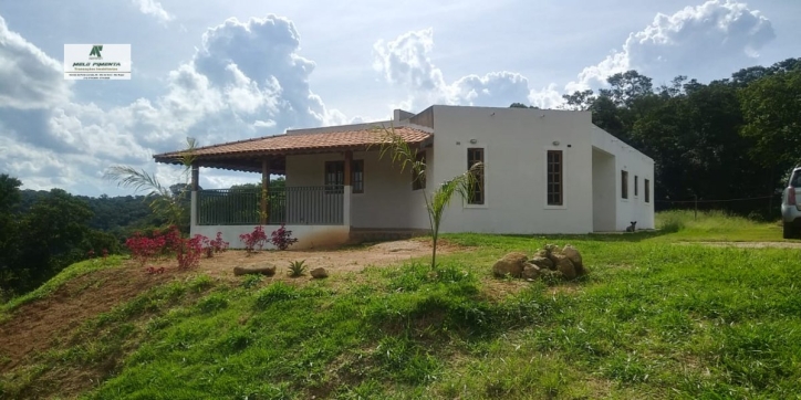 Fazenda à venda com 4 quartos, 2600m² - Foto 2